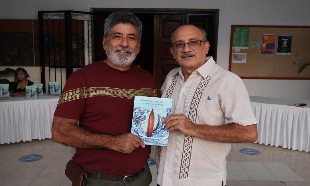 Presenta el Dr. Edmundo Andrade romo su libro “Cien Años de Poesía en Puerto Vallarta”