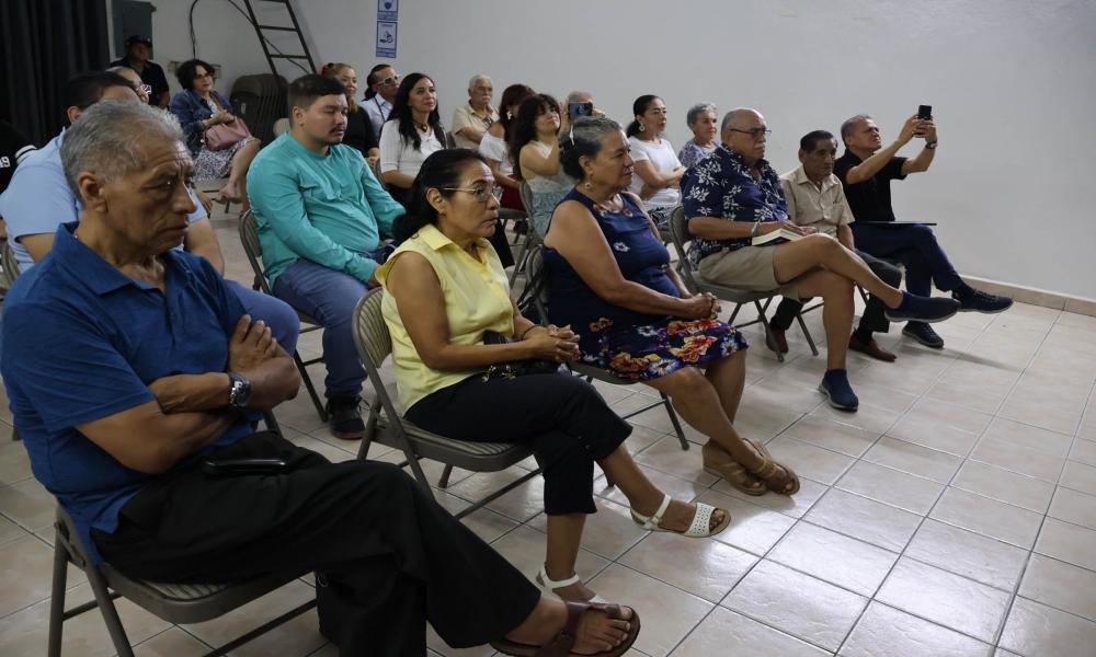 Presenta el Dr. Edmundo Andrade romo su libro “Cien Años de Poesía en Puerto Vallarta”