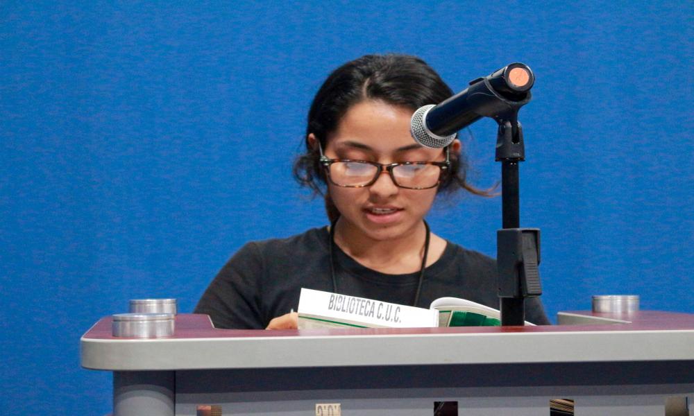 Universitarios leen “Drácula” en cuatro idiomas por Día Mundial del Libro