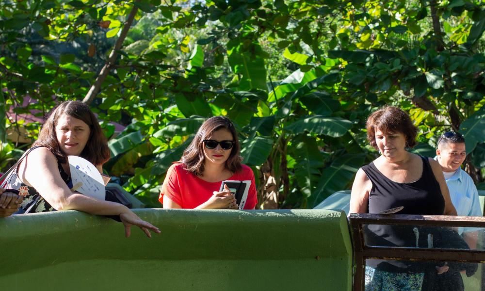 Uniendo Lazos Diplomáticos