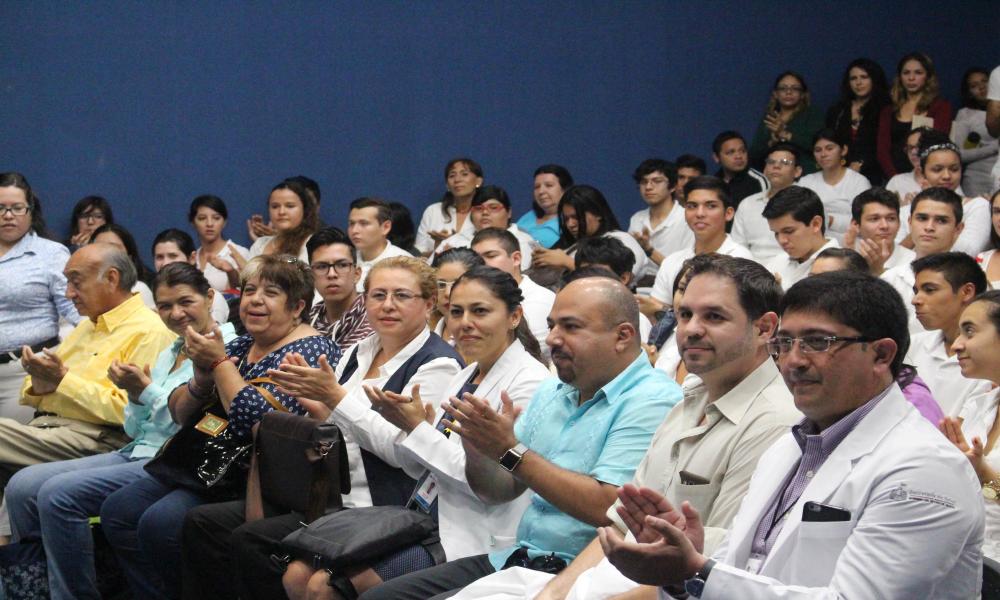 Recibe Licenciatura en Médico Cirujano y Partero del CUCosta acreditación internacional