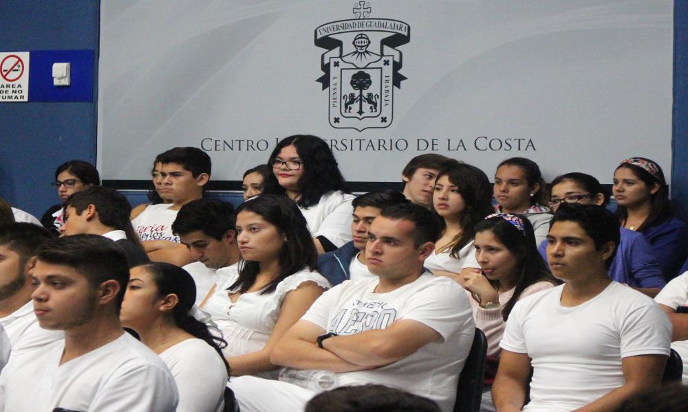 Recibe Licenciatura en Médico Cirujano y Partero del CUCosta acreditación internacional