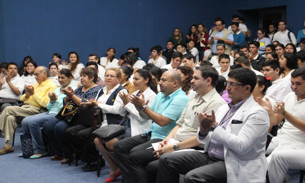 Recibe Licenciatura en Médico Cirujano y Partero del CUCosta acreditación internacional