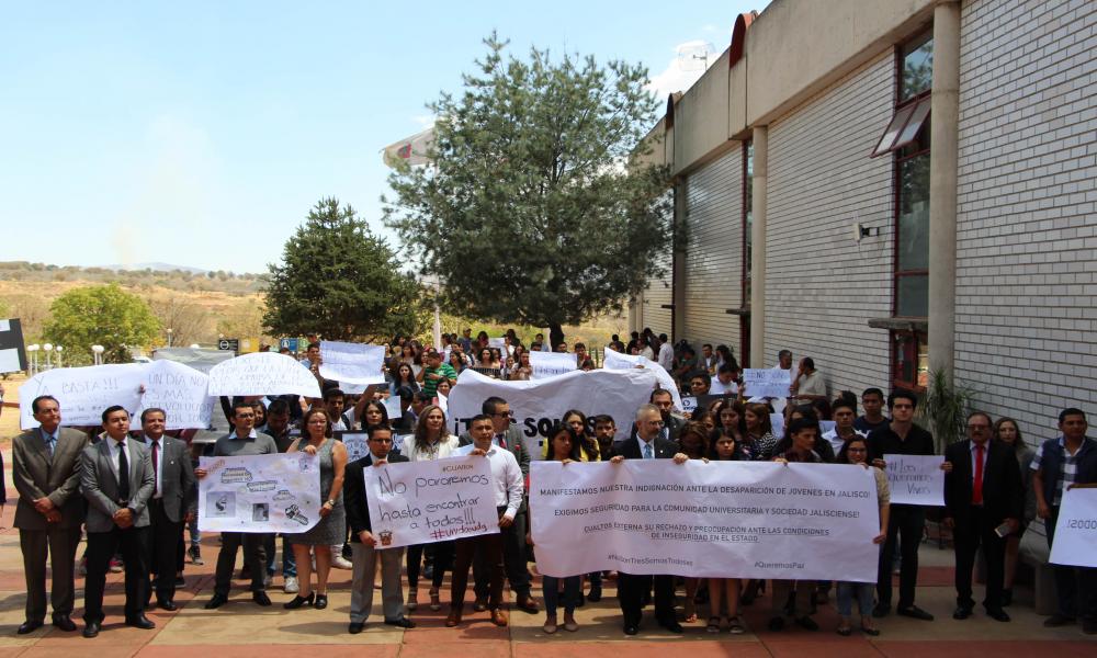 Paran labores en protesta por desaparición de estudiantes