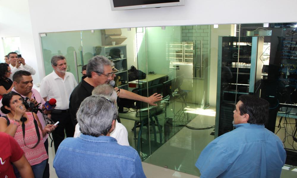 Inauguración de las nuevas instalaciones del Centro de Sismología y Volcanología de Occidente del Centro Universitario de la Costa Presentación de la Red Sísmica del proyecto CeMIEGeo-Jalisco