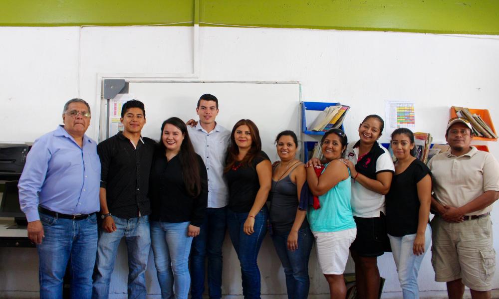 Asesoran universitarios a escuela primaria de Las Juntas