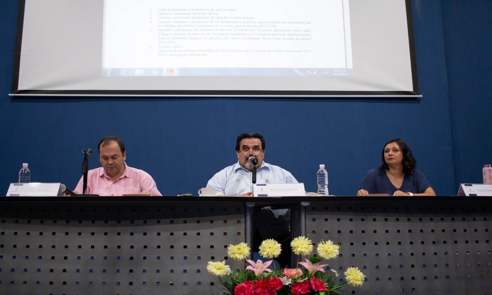 Rinden protesta nuevos miembros del H. Consejo de Centro Universitario de la Costa.