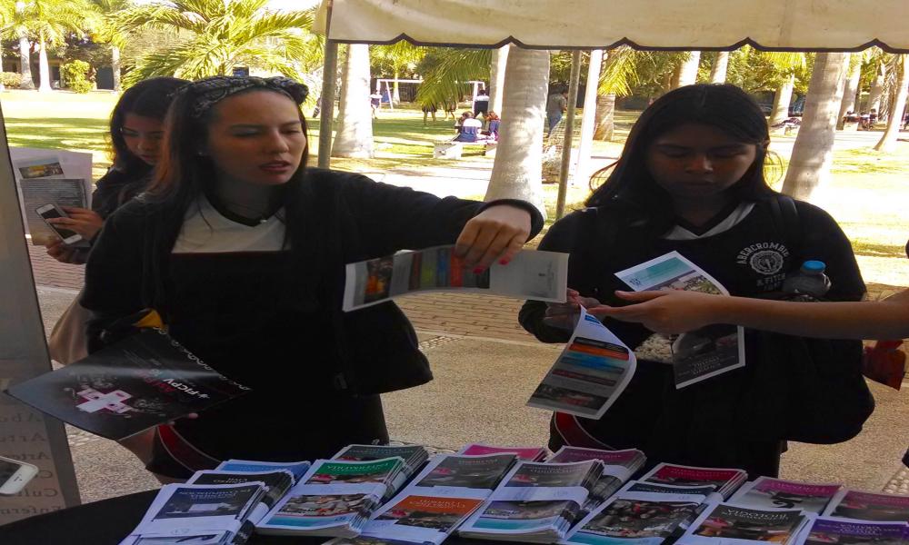 CUCosta brinda orientación educativa a bachilleres