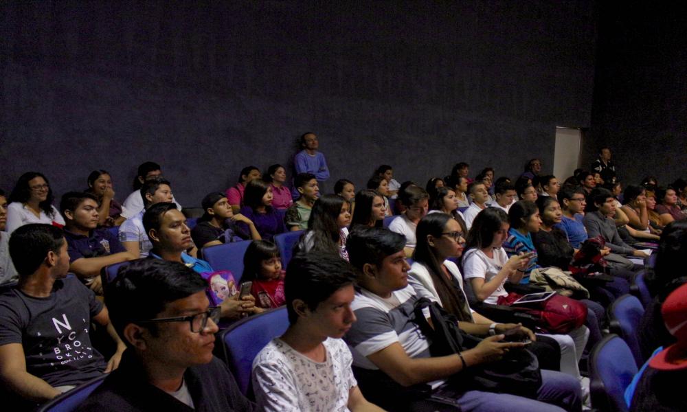 Premian a finalistas del concurso de video-reseñas “Booktuber”