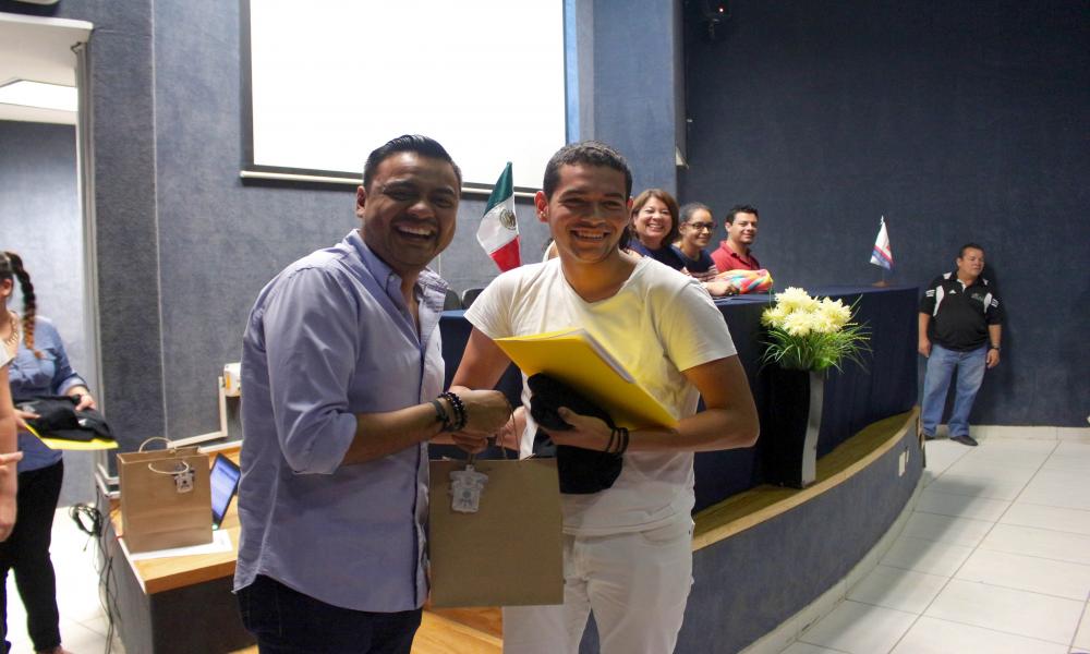 Premian a finalistas del concurso de video-reseñas “Booktuber”