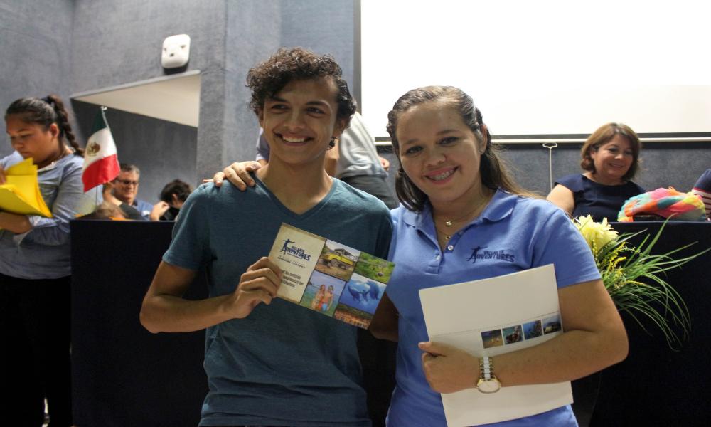 Premian a finalistas del concurso de video-reseñas “Booktuber”