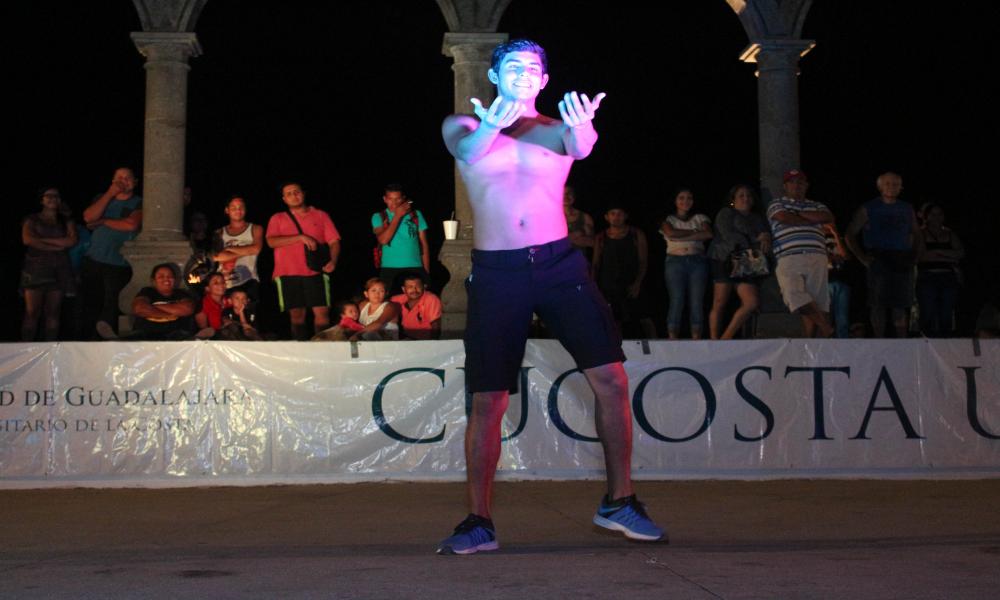 Fomentan universitarios activación física con Festival de Baile
