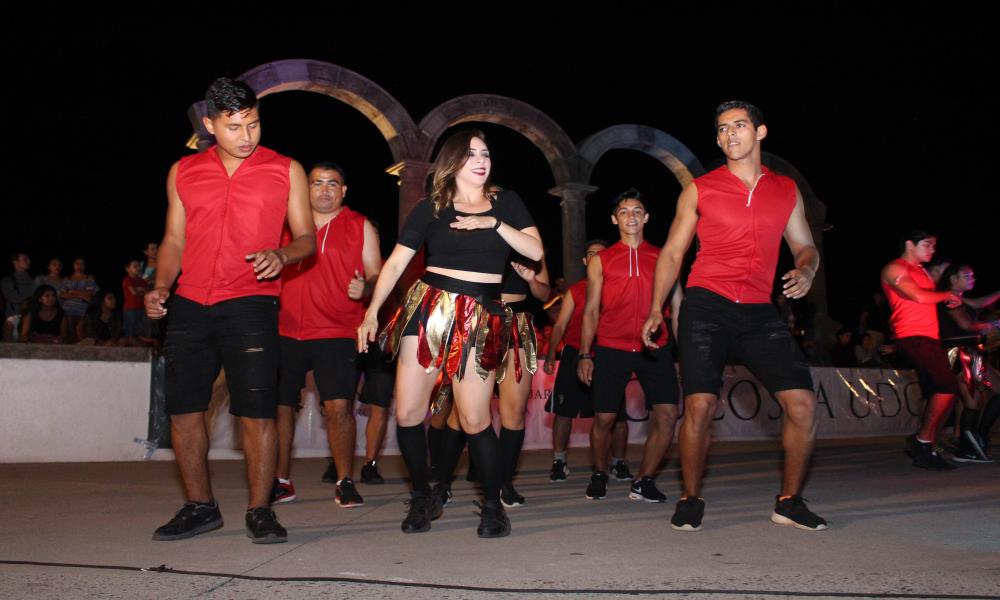 Fomentan universitarios activación física con Festival de Baile