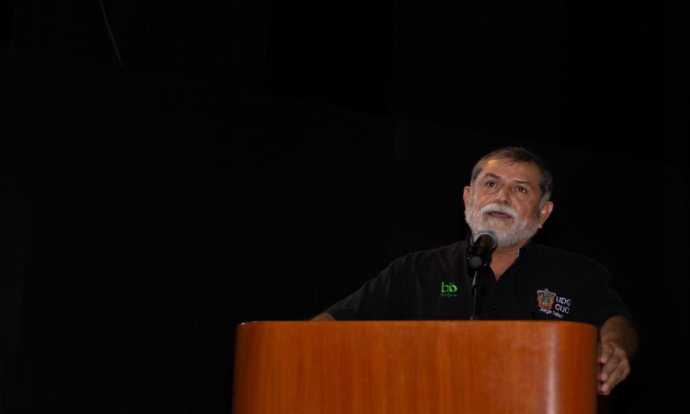 Rinden homenaje a Juan Luis Cifuentes por 65 años de docencia