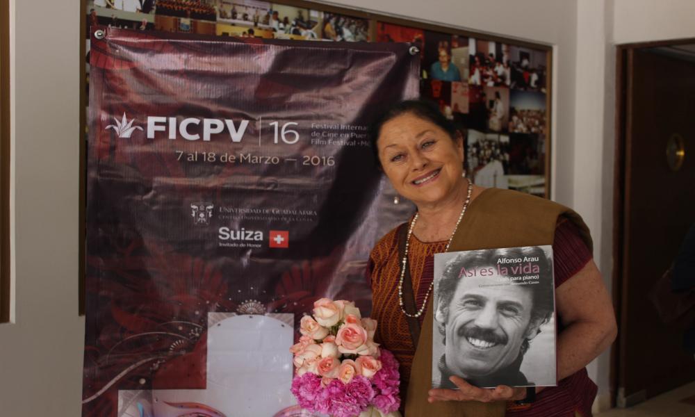 Presenta Alfonso Arau libro autobiográfico en el FICPV16
