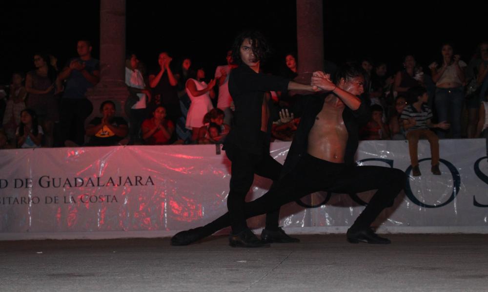 Fomentan universitarios activación física con Festival de Baile