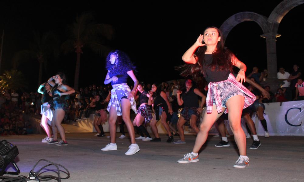 Fomentan universitarios activación física con Festival de Baile