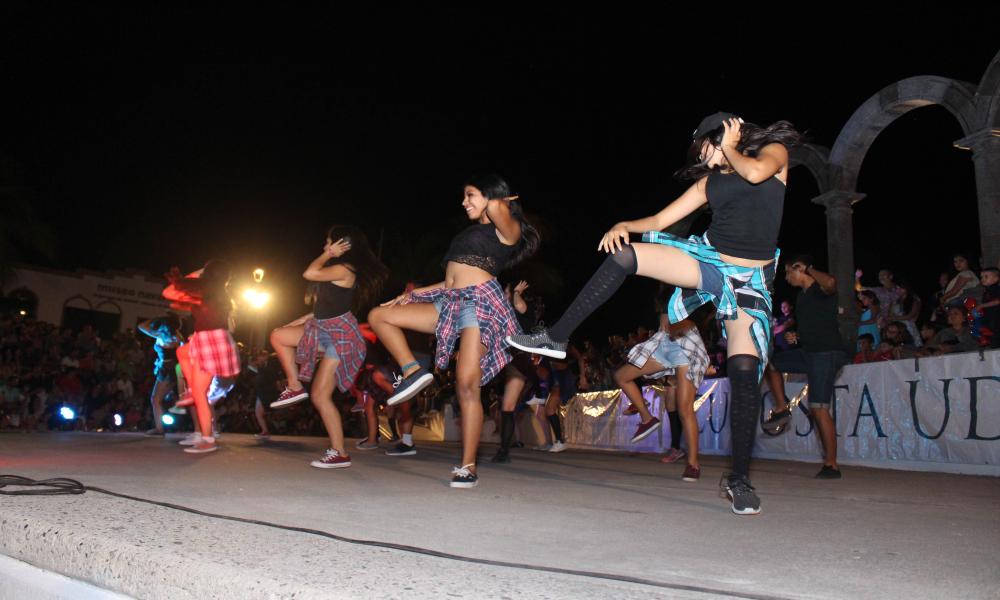 Fomentan universitarios activación física con Festival de Baile