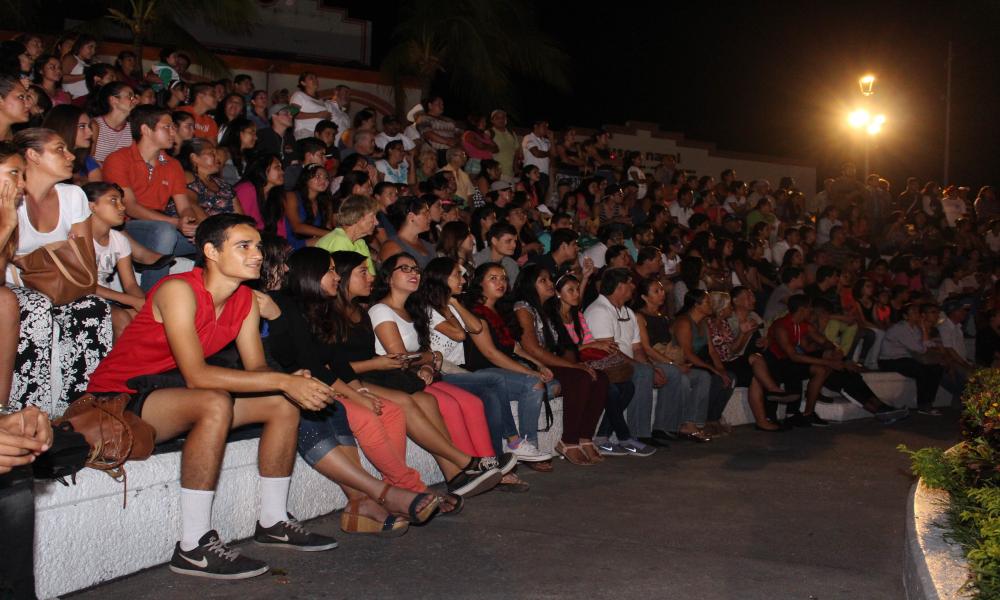Fomentan universitarios activación física con Festival de Baile
