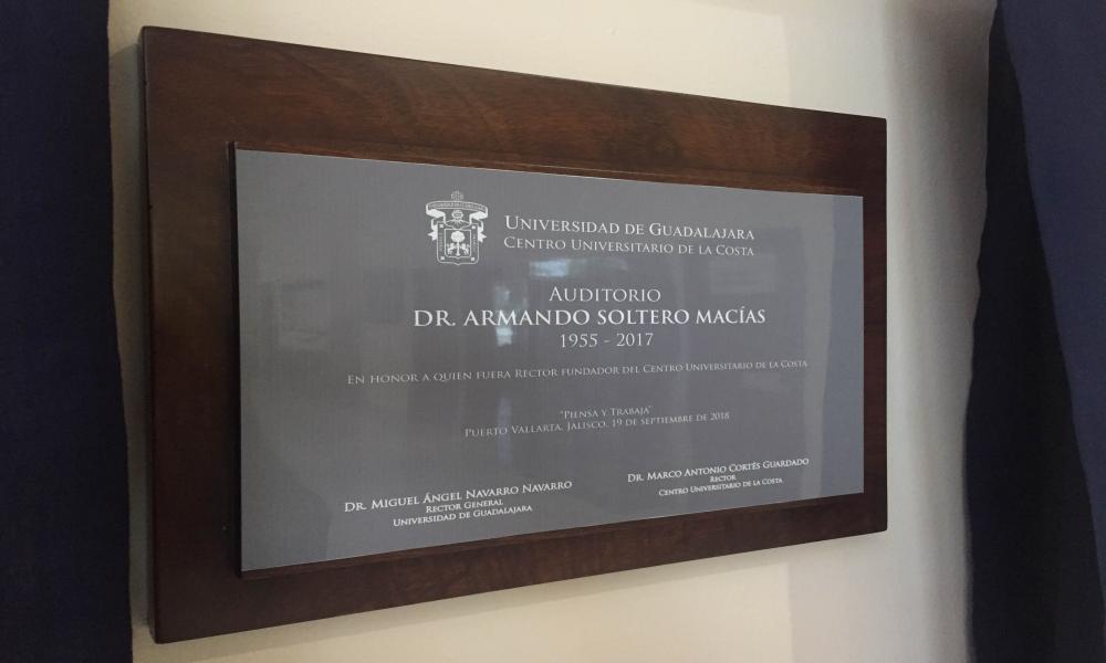 Honran la memoria del Rector fundador del CUCosta, Armando Soltero