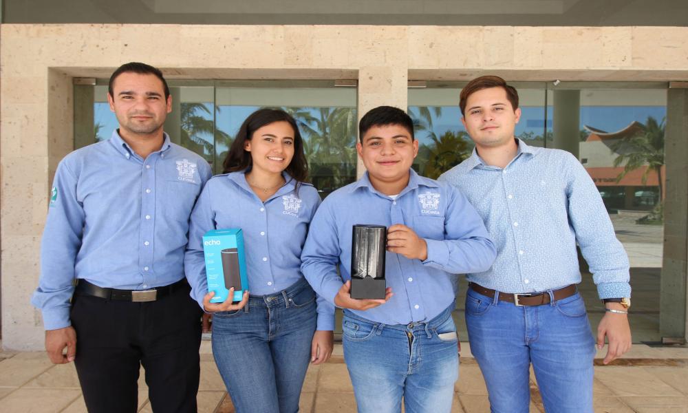 Alumnos de Ingeniería en Telemática del CUCosta ganadores del Hackatón de Amazon.