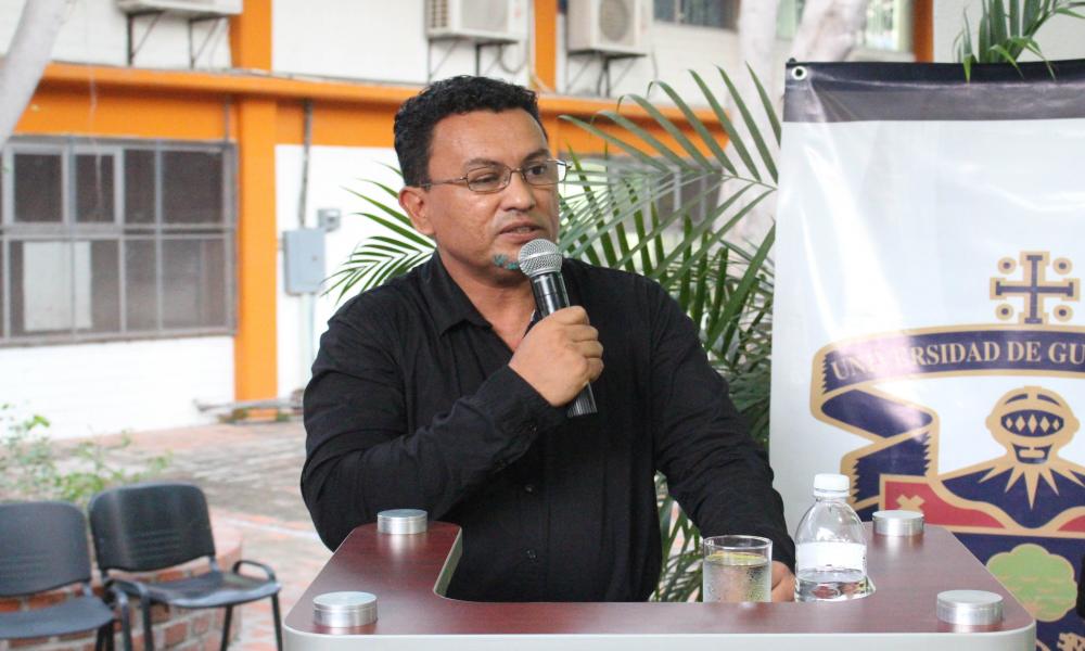 Presenta Horacio Cárdenas exposición plástica en Museo Peter Gray