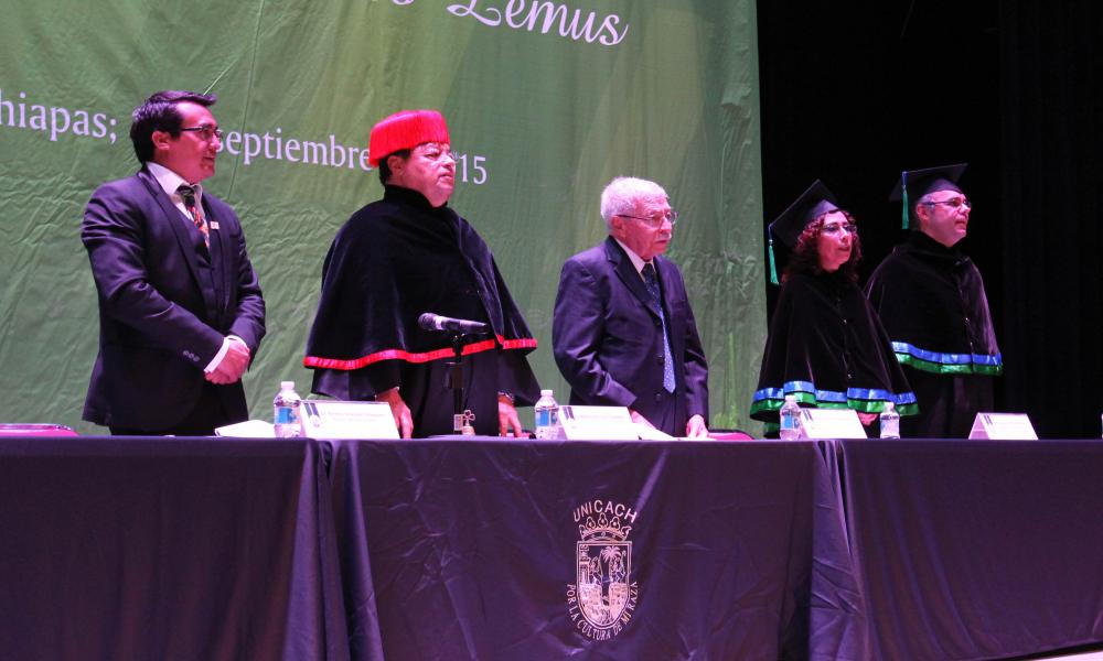 Condecora UNICACH a Juan Luis Cifuentes Lemus