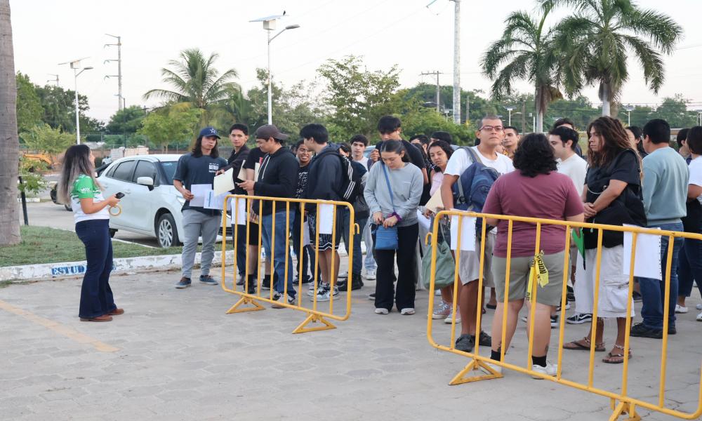 Los resultados del examen EGEL PLUS de CENEVAL INSTITUCIONAL, se darán a conocer el próximo 20 de diciembre del presente año. Los interesados consultar los resultados en la siguiente página: @CUC.EGEL.CENEVAL o en el número de teléfono 322 226 23 16, en Idioma Español Profesores y profesoras responsables del Centro Nacional de Evaluación para la Educación Superior (CENEVAL), aplicaron el examen EGEL PLUS de CENEVAL INSTITUCIONAL, el pasado sábado 23 de noviembre del presente año, en las instalaciones del Ce