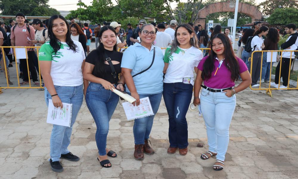 Los resultados del examen EGEL PLUS de CENEVAL INSTITUCIONAL, se darán a conocer el próximo 20 de diciembre del presente año. Los interesados consultar los resultados en la siguiente página: @CUC.EGEL.CENEVAL o en el número de teléfono 322 226 23 16, en Idioma Español Profesores y profesoras responsables del Centro Nacional de Evaluación para la Educación Superior (CENEVAL), aplicaron el examen EGEL PLUS de CENEVAL INSTITUCIONAL, el pasado sábado 23 de noviembre del presente año, en las instalaciones del Ce