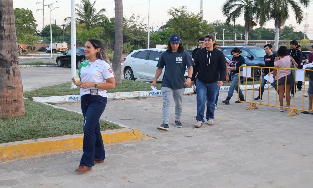 Los resultados del examen EGEL PLUS de CENEVAL INSTITUCIONAL, se darán a conocer el próximo 20 de diciembre del presente año. Los interesados consultar los resultados en la siguiente página: @CUC.EGEL.CENEVAL o en el número de teléfono 322 226 23 16, en Idioma Español Profesores y profesoras responsables del Centro Nacional de Evaluación para la Educación Superior (CENEVAL), aplicaron el examen EGEL PLUS de CENEVAL INSTITUCIONAL, el pasado sábado 23 de noviembre del presente año, en las instalaciones del Ce