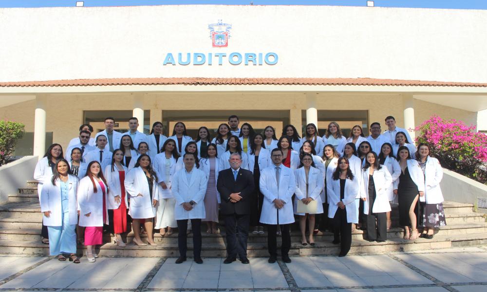 Se realiza la ceremonia de “imposición de batas” para estudiantes de Pregrado