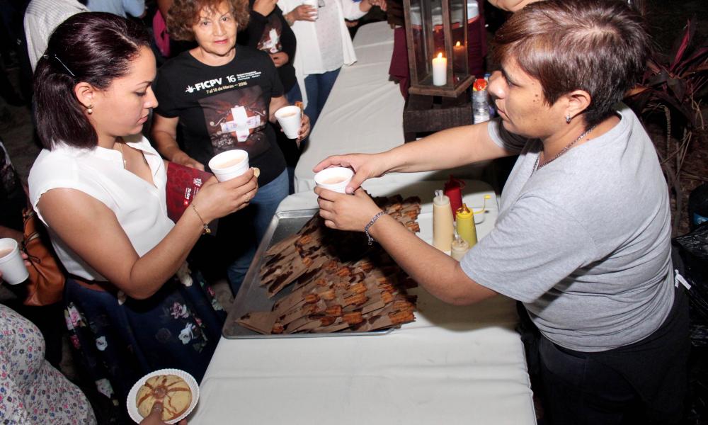 Con aroma a chocolate inicia Sección Gourmet del FICPV