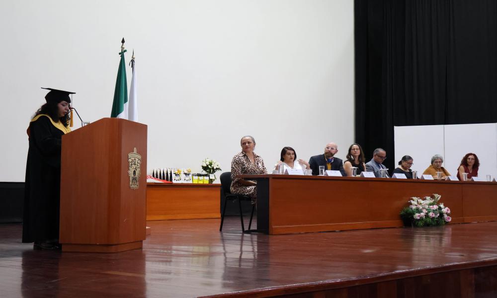 Emotivo acto académico con los egresados de las carreras de Diseño para la Comunicación Gráfica y Artes Visuales