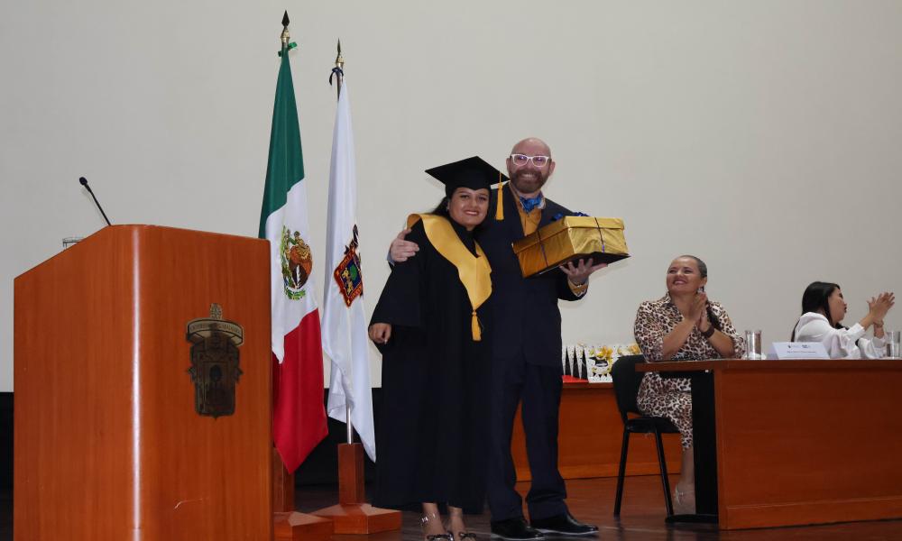 Emotivo acto académico con los egresados de las carreras de Diseño para la Comunicación Gráfica y Artes Visuales