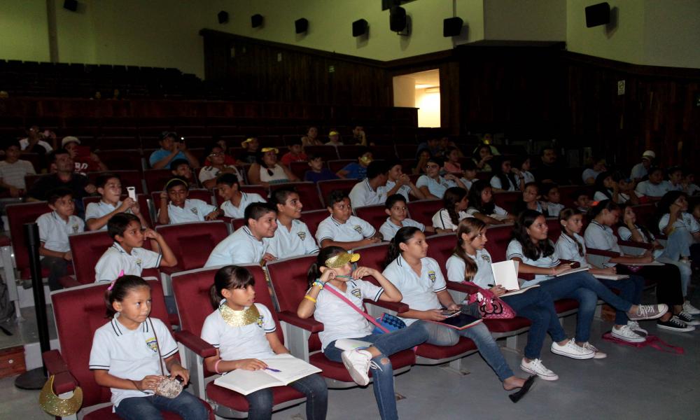 Expone investigadora los beneficios de tomar el sol con moderación