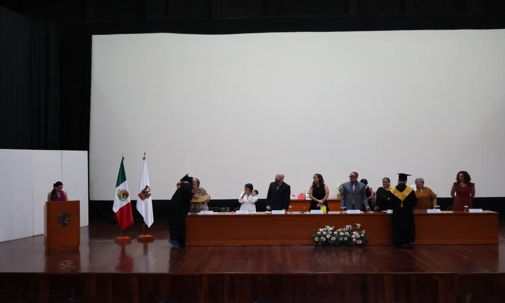 Emotivo acto académico con los egresados de las carreras de Diseño para la Comunicación Gráfica y Artes Visuales