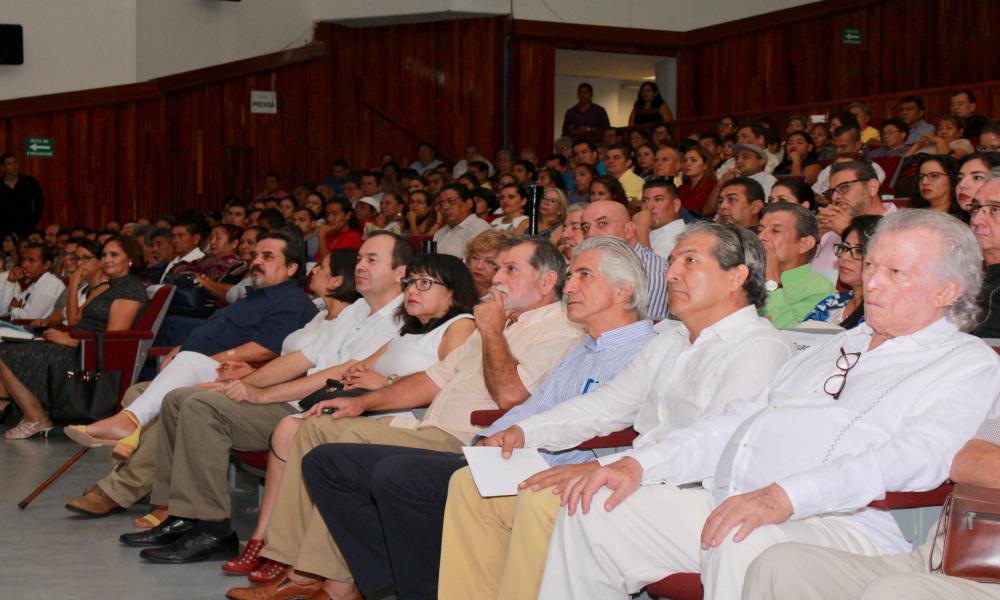 Comunidad CUCosta rinde homenaje póstumo a Dr. Armando Soltero