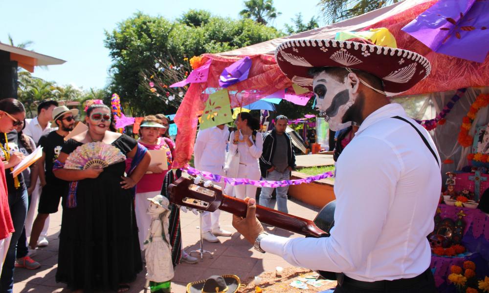 Conmemora CUCosta el Día de Muertos con festival cultural