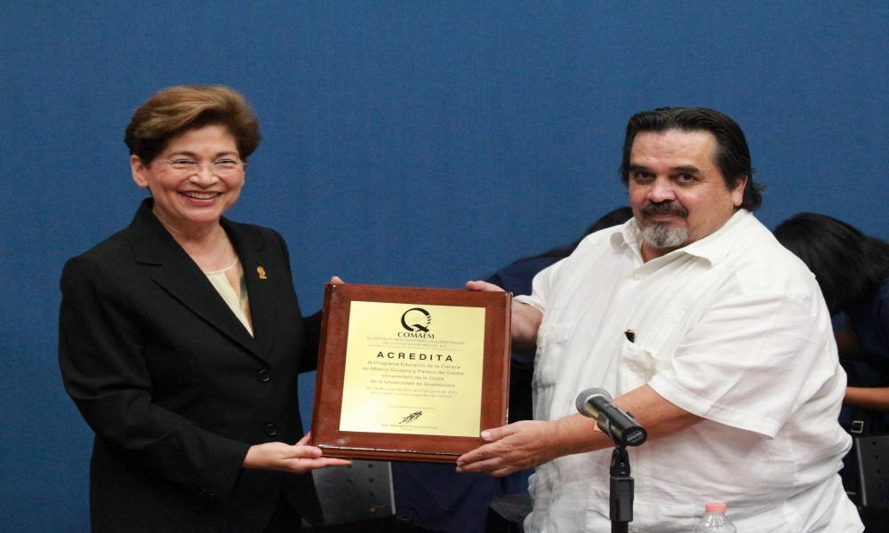 Licenciatura en Medicina obtiene acreditación nacional de calidad