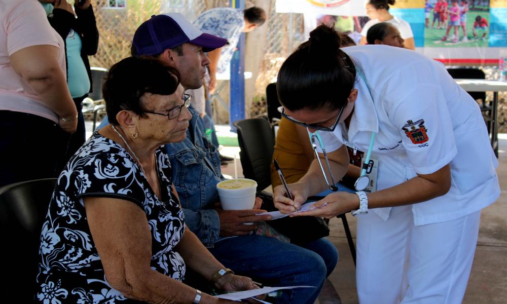 Recibe colonia Primero de Mayo a brigadistas del CUCosta