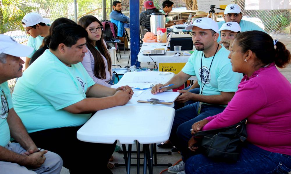 Recibe colonia Primero de Mayo a brigadistas del CUCosta