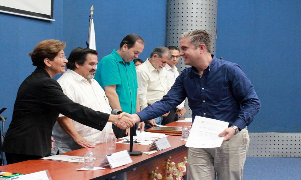 Licenciatura en Medicina obtiene acreditación nacional de calidad