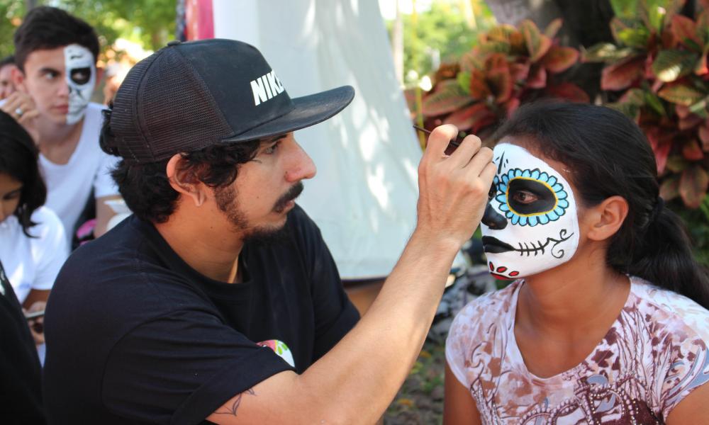 Conmemora CUCosta el Día de Muertos con festival cultural