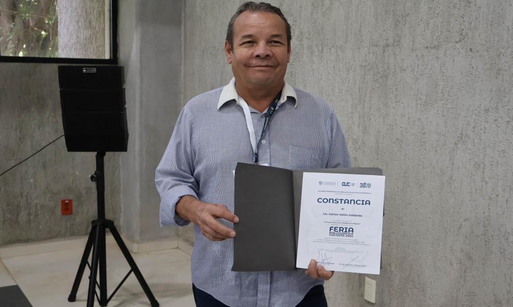 Presentaron el libro: “Científicos en Concierto” del autor Dr. Luis Javier Plata