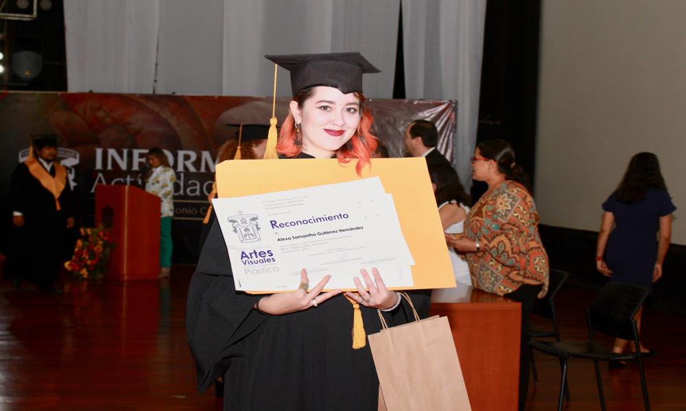 Egresa la primera generación de Artes Visuales para la Expresión Plástica