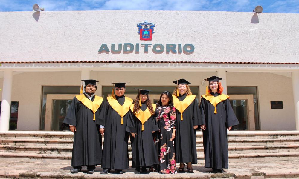 Egresa la primera generación de Artes Visuales para la Expresión Plástica