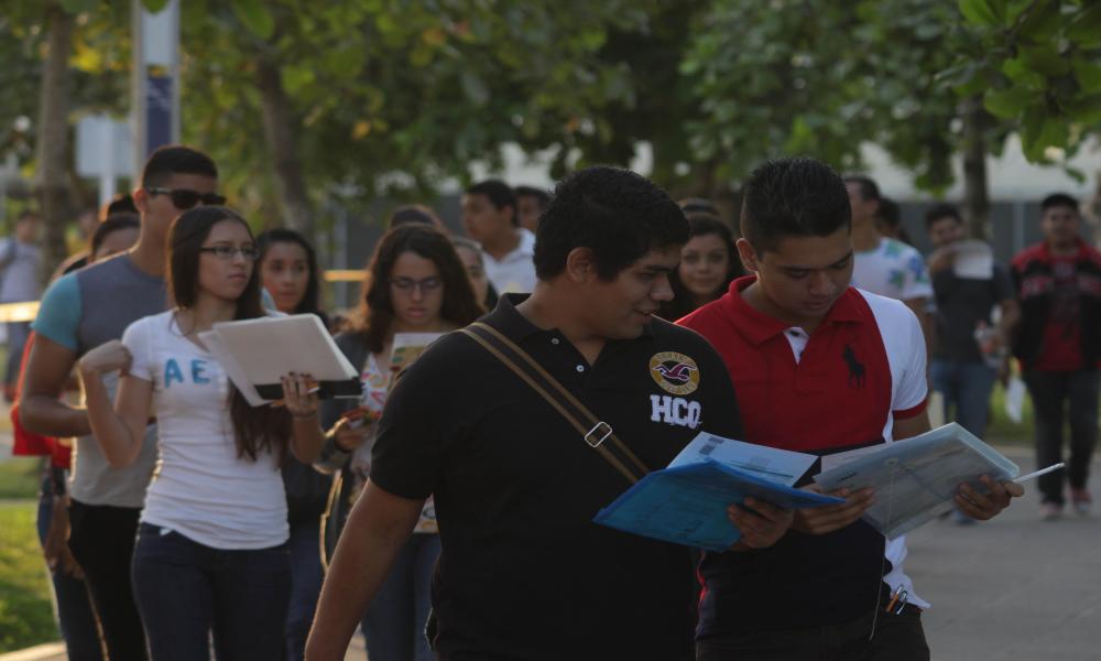 Presentan más de 2 mil jóvenes examen de admisión al CUCosta
