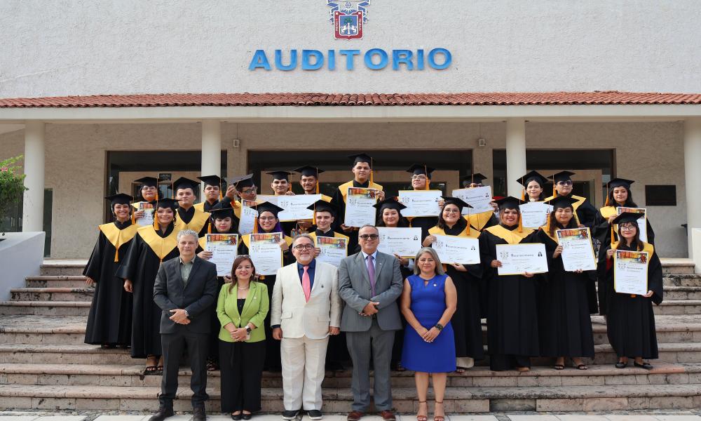 Se graduaron Ingenieros en Comunicación Multimedia y Computación