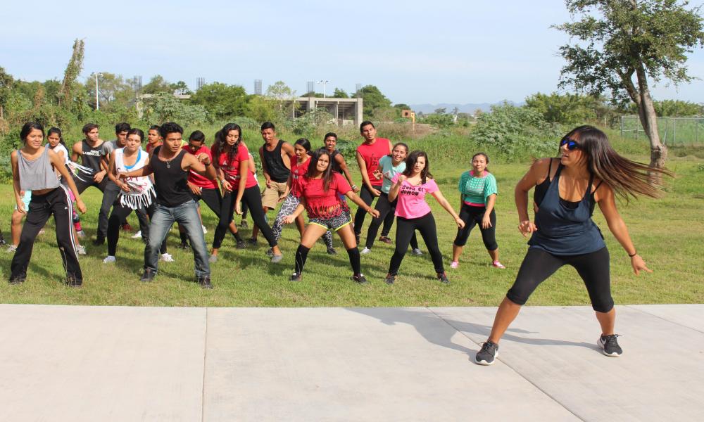 Conmemora CUCosta Día Mundial de la Actividad Física