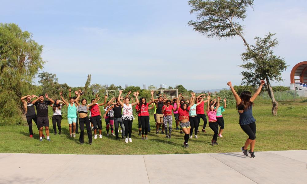 Conmemora CUCosta Día Mundial de la Actividad Física